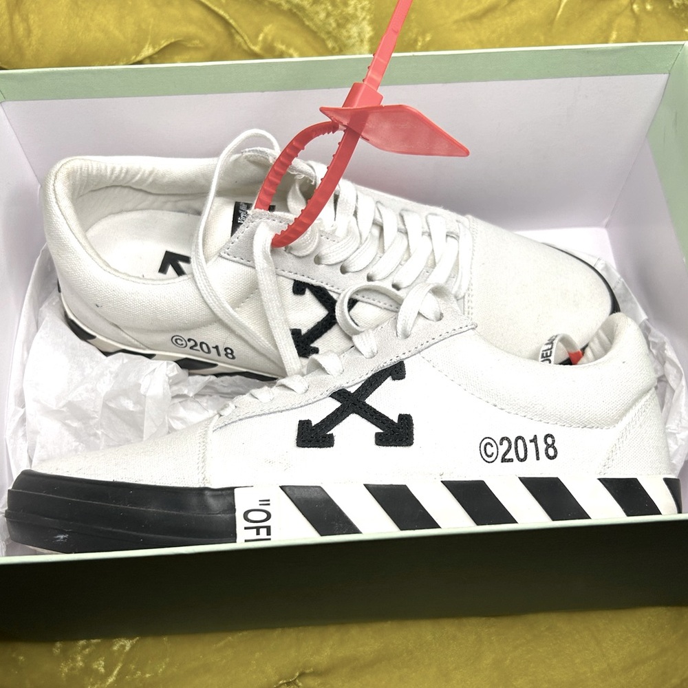 OFF-WHITE
Low Vulcanized Sneakers In White Black (Women’s 6.5)
